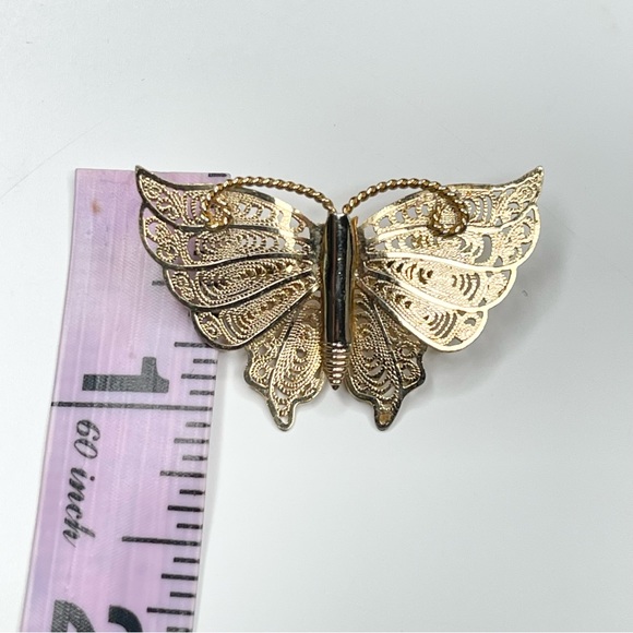 Butterfly Gold Tone Small Brooch/Pin - Picture 4 of 4